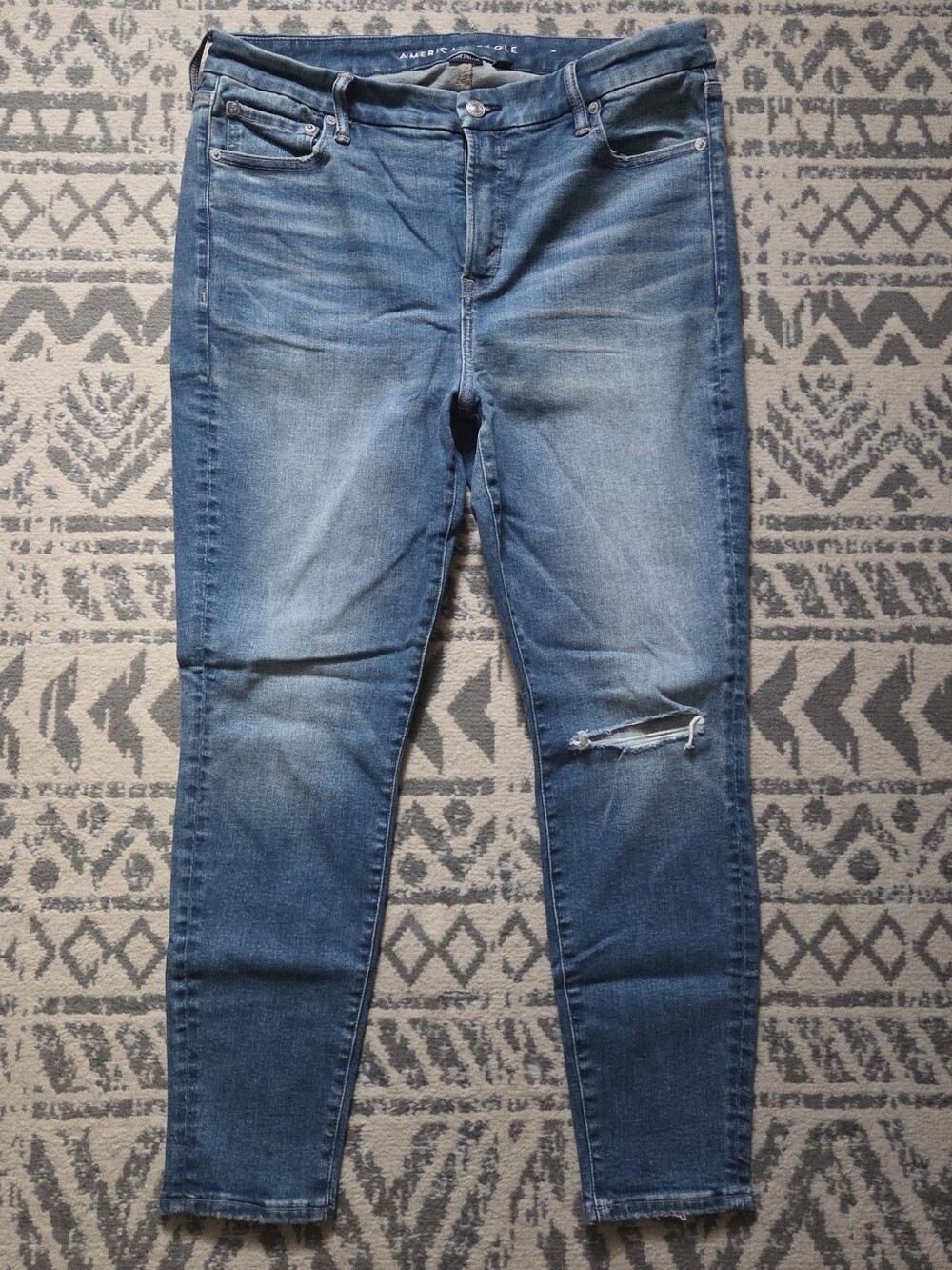 American Eagle Outfitters Medium Blue Distressed Women's Jeggings